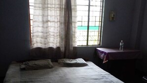 Double Room | WiFi (free) - Brahmaputra Homestay (Guwahati)
