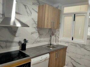 Micro-ondes, four, plaque de cuisson, lave-vaisselle