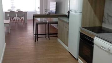 Micro-ondes, four, plaque de cuisson, lave-vaisselle