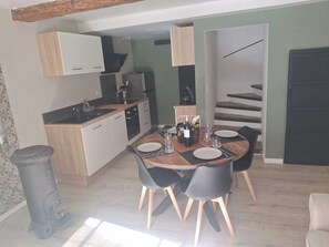 Jääkaappi, uuni, liesi, astianpesukone