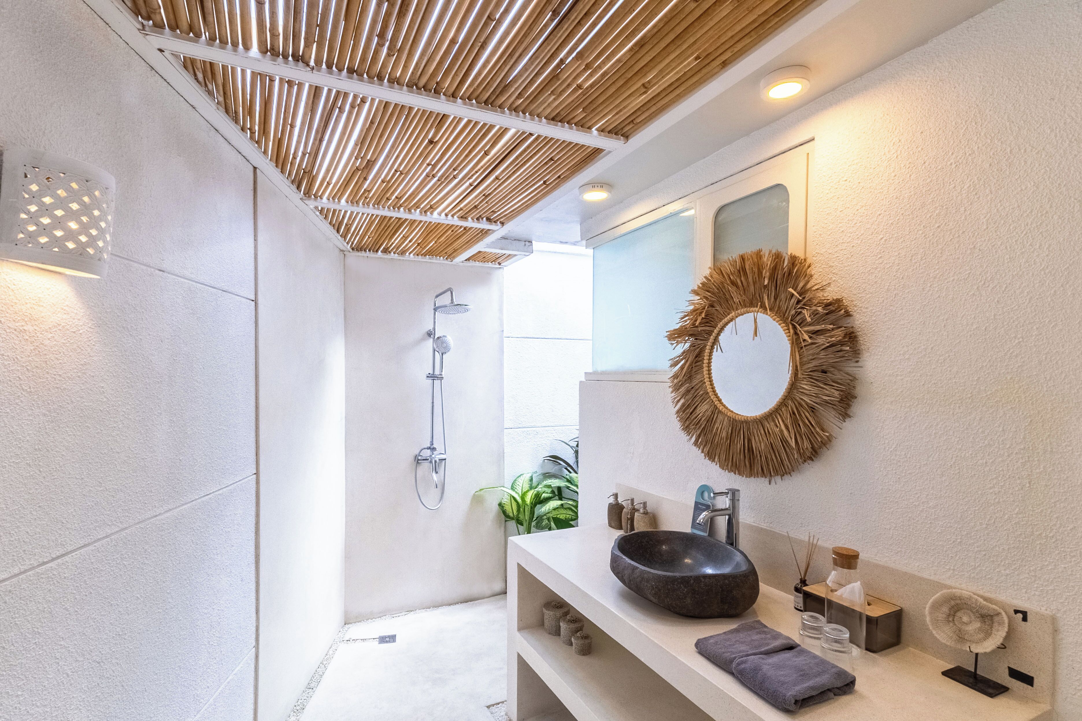 Villa, Poolblick, zum Garten hin | Badezimmer | Kostenlose Toilettenartikel, Haartrockner, Handtücher, Seife