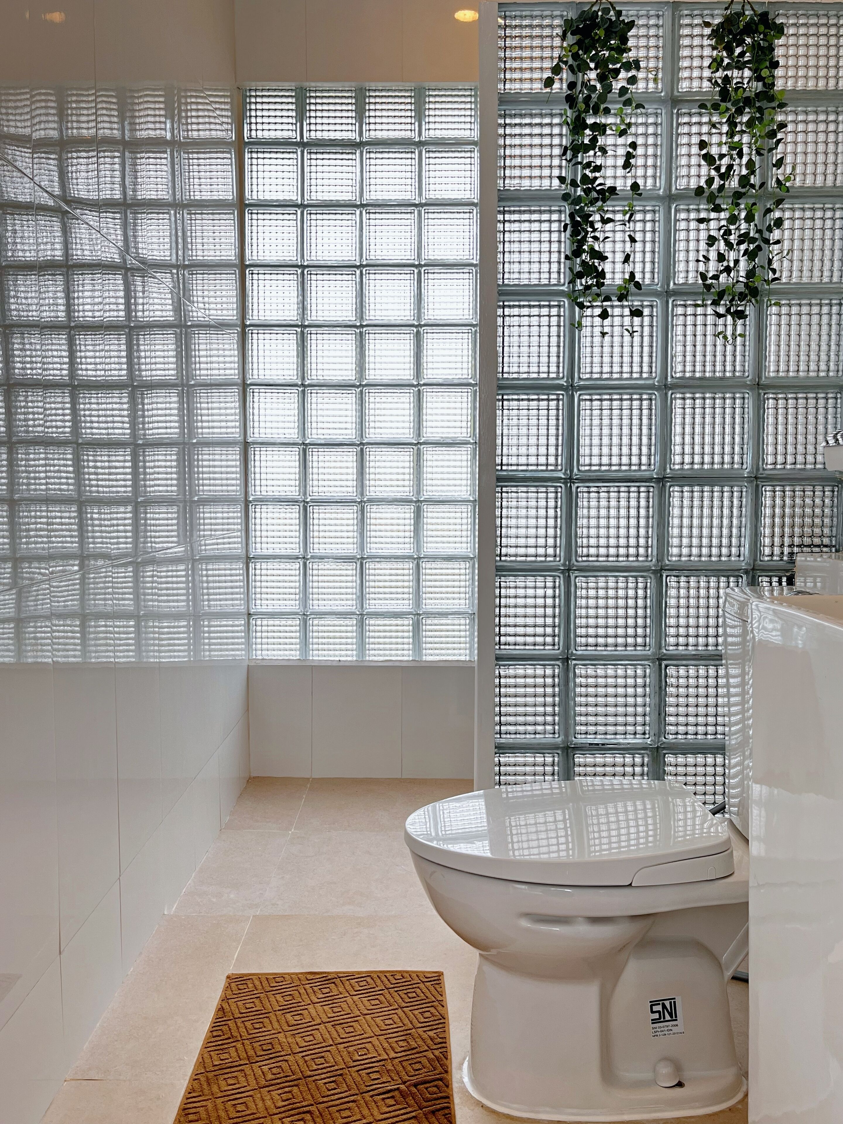 Habitación doble, vista al jardín | Baño | Pantuflas 