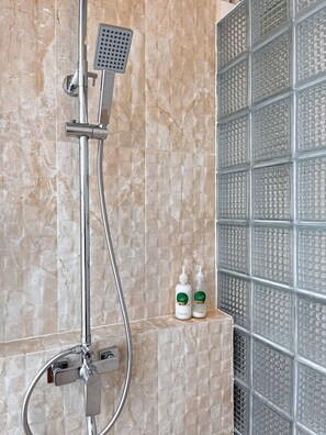 Double Room, Garden View | Bathroom | Bathrobes, slippers - Querencia Cabin (Wanagiri)