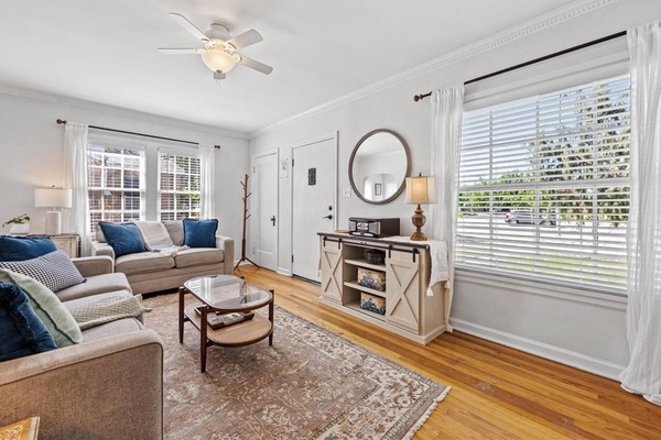 Smart TV, fireplace, stereo