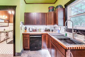雪櫃、爐具、洗碗機、廚房用具/餐具/器皿