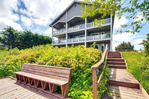 Morning Hikes & Beach Nights: Canalfront Condo!