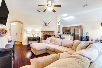 Granbury Vacation Rental | 3BR | 2BA | 1 Step Required | 1,400 Sq Ft