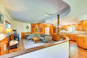 TV, fireplace - 5 Mi to Mt Rainier Nat’l Park: Cozy Cabin w/ Deck! (Ashford)
