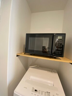Interior - Comfortable space perfect for long-term stays and fully equipped kitchen for self-catering guests! (武蔵野市)