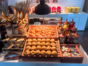 Colazione a buffet a pagamento, servita tutte le mattine 