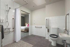 Bathroom - Moxy Dublin Docklands (Dublin)