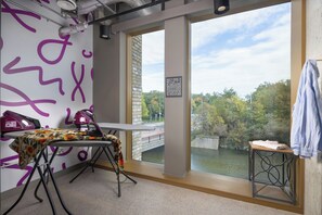 Laundry room - Moxy Dublin Docklands (Dublin)