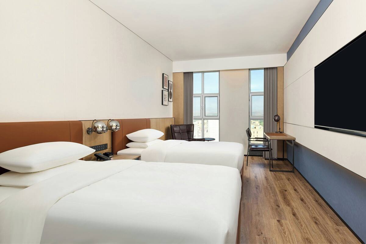 Room, 2 Double Beds, City View