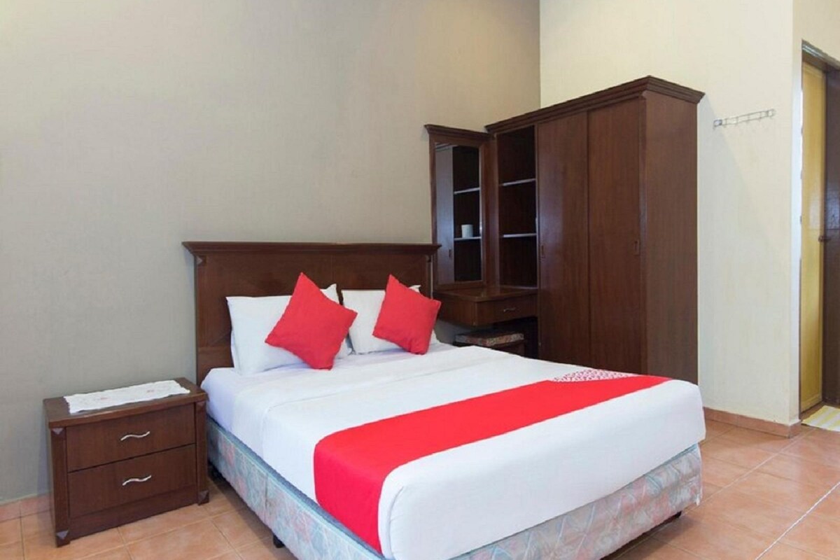 Habitación estándar, vista al jardín | Tabla de planchar con plancha