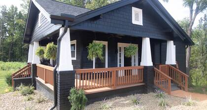 Salisbury Wellness Retreat! Country Calm & City Convenience w Cal King Suite, Office +20% off!