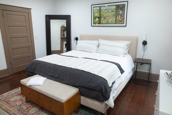 Iron/ironing board, free WiFi, bed sheets
