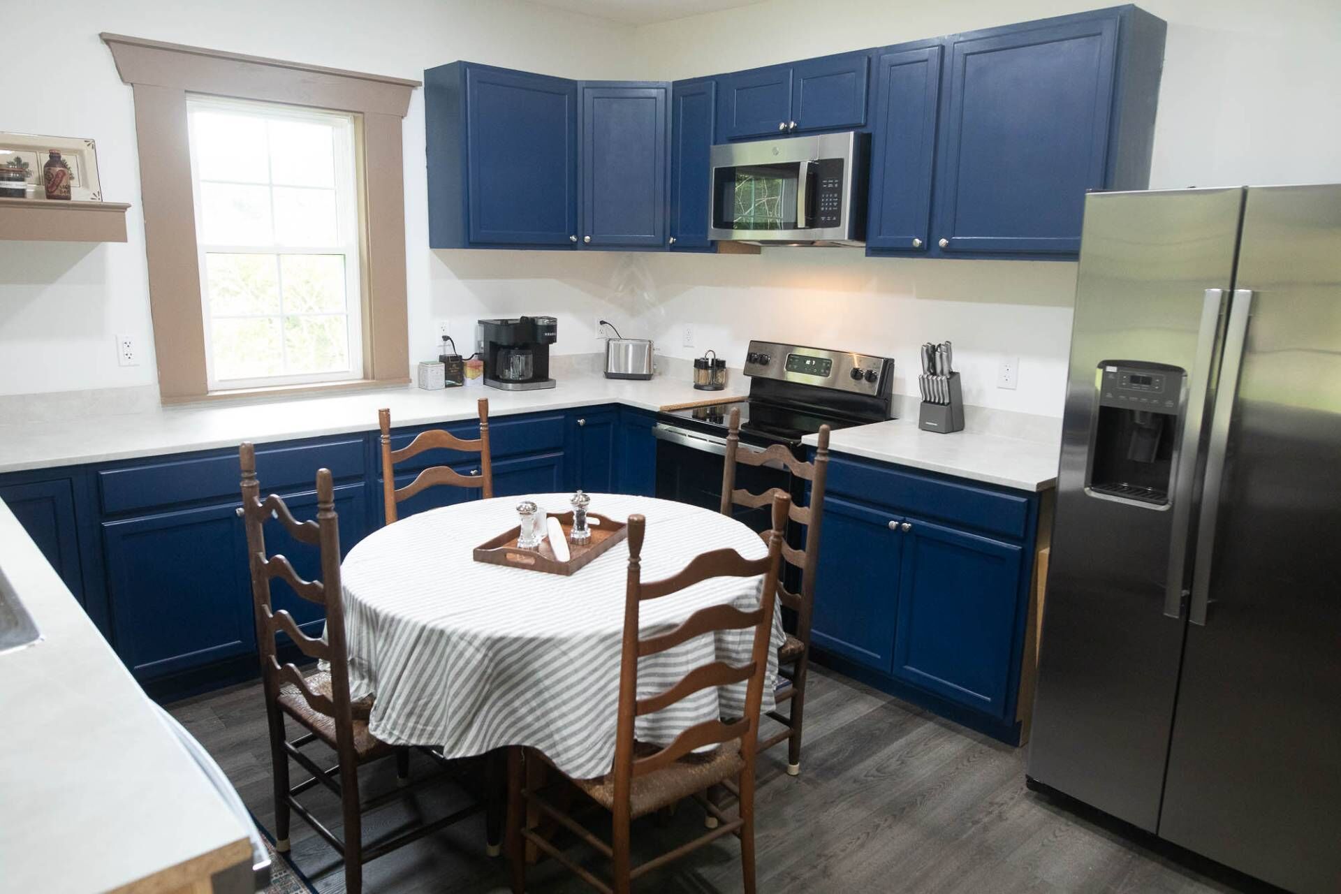 Microwave, oven, stovetop, coffee/tea maker