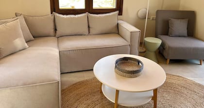 Charming 1-bedroom cottage with beautiful views in enchanting Mikros Prinos