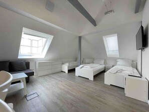 1 bedroom, free WiFi, bed sheets - (SAD233) Cozy apartment for fitters (Schwandorf)