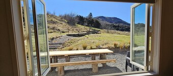 Mountain farmhouse with adventures at your door on historic Island Hills Station