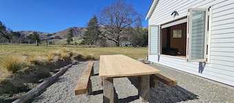 Mountain farmhouse with adventures at your door on historic Island Hills Station