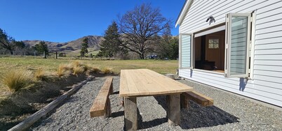 Mountain farmhouse with adventures at your door on historic Island Hills Station