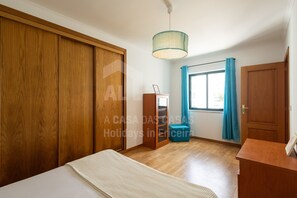 1 dormitorio, tabla de planchar con plancha, wifi gratis y ropa de cama