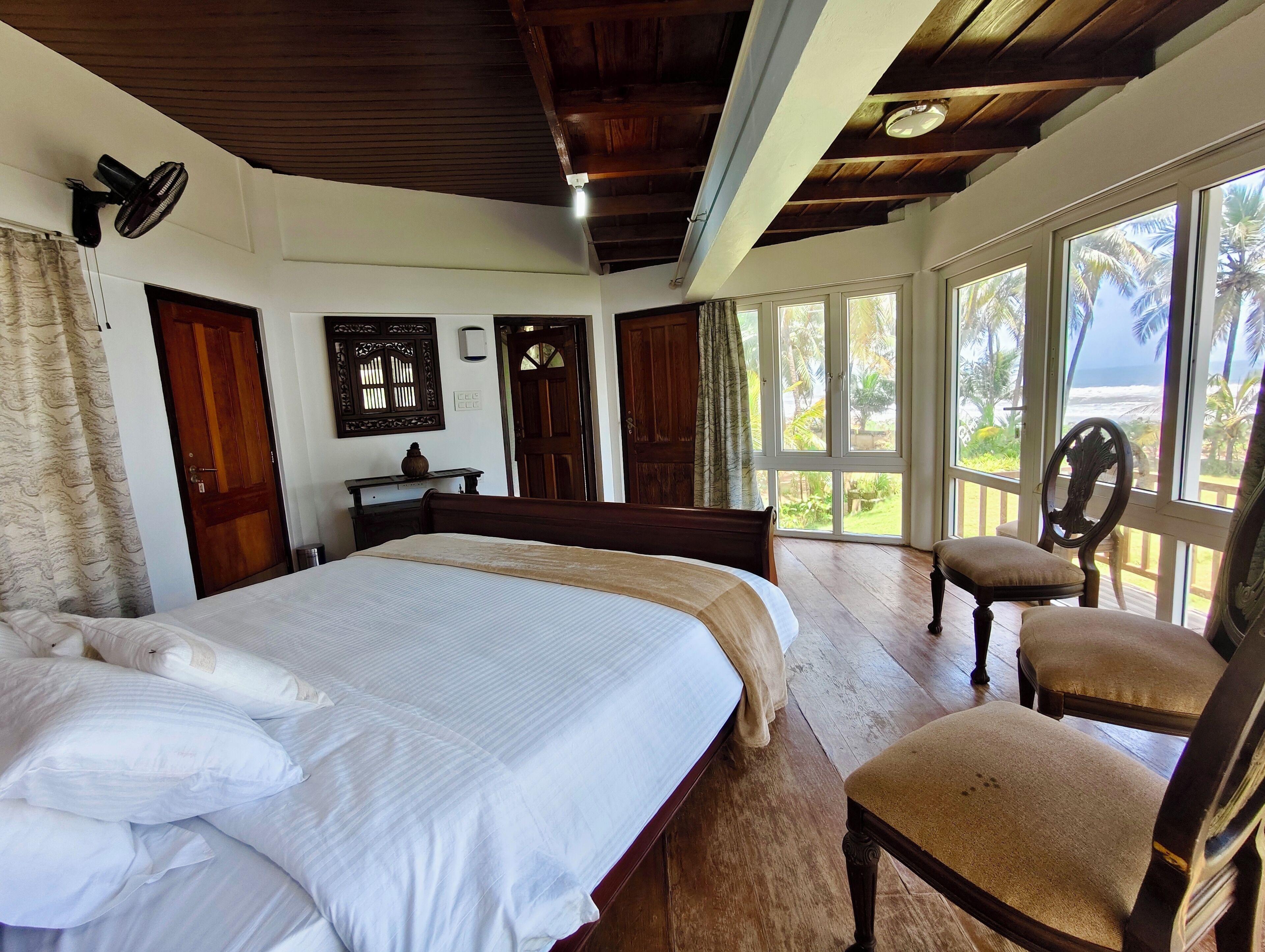 Family Villa | Desk, free WiFi