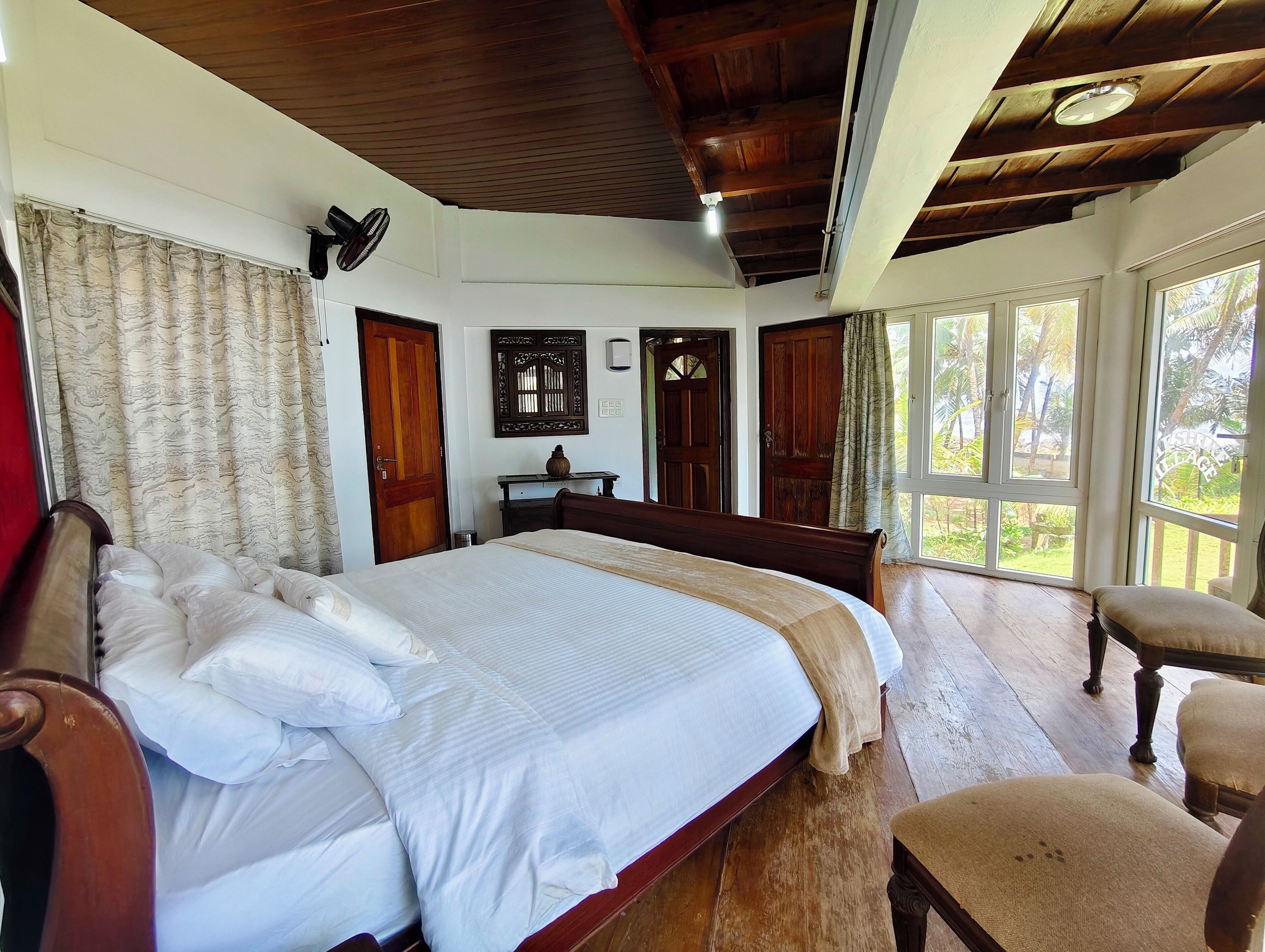Family Villa | Desk, free WiFi