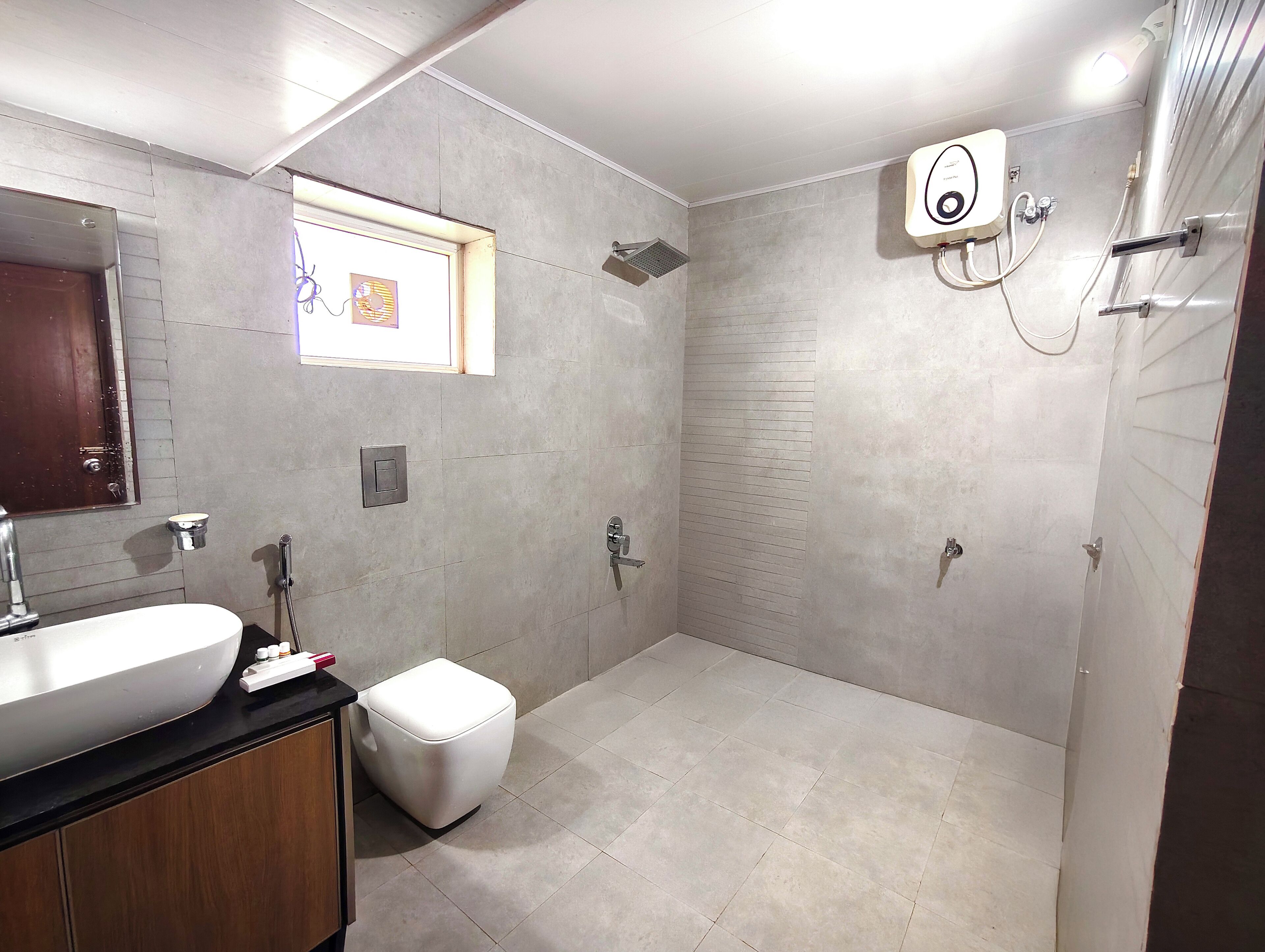 Family Villa | Bathroom | Towels, soap, shampoo