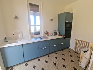 Micro-ondes, four, plaque de cuisson, lave-vaisselle