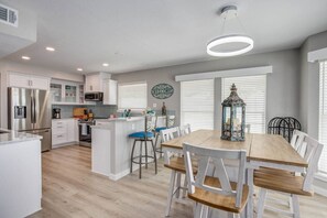 Dining - New Listing! Get Reel at Bahia Bay! (Rockport)