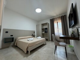 Superior-Doppelzimmer | Hochwertige Bettwaren, Betten mit Memory-Foam-Matratzen, Minibar