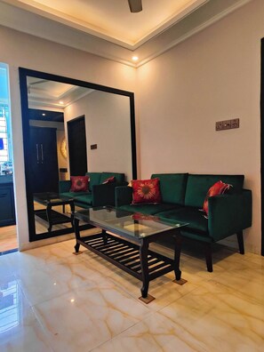 Estudio, 1 habitación, patio | Sala de estar