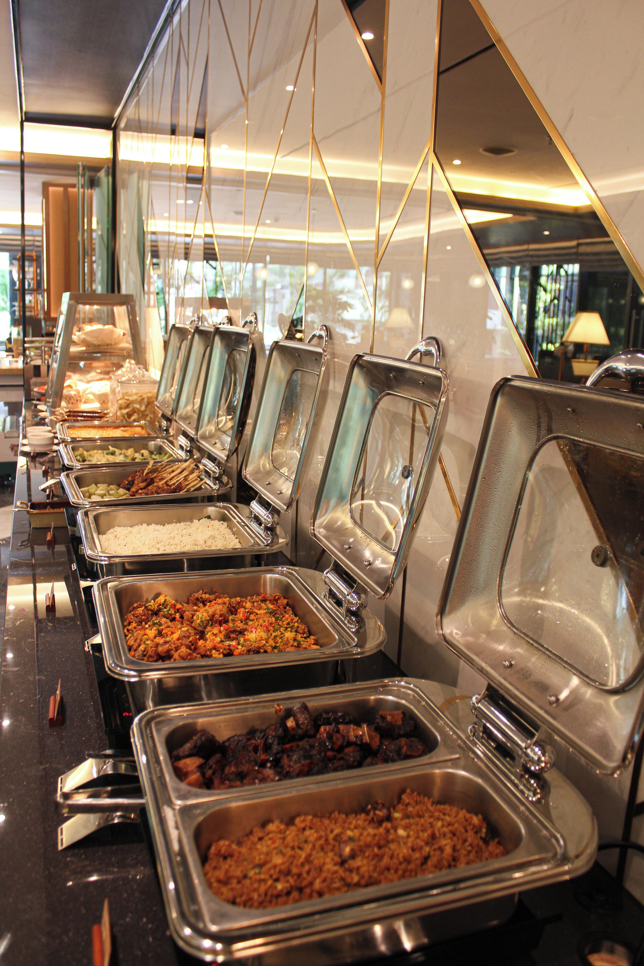 每日供應吃到 飽早餐 (每人 IDR302500)