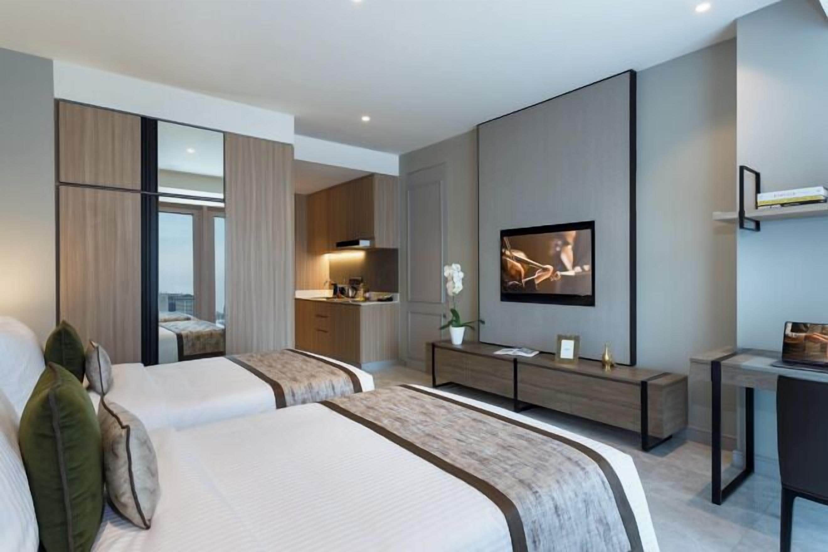 Minibar, in-room safe, free WiFi, bed sheets