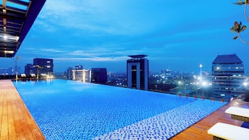 Kolam renang outdoor