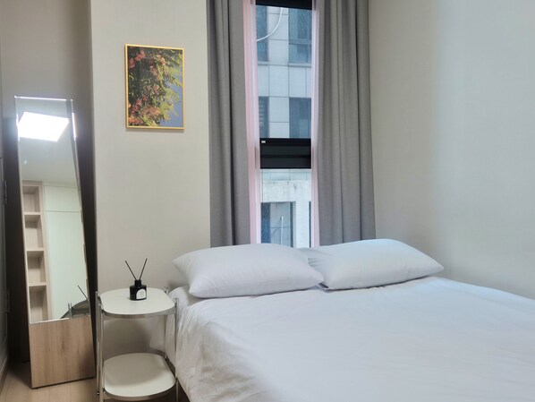 1 habitación, tabla de planchar con plancha, wifi y ropa de cama 