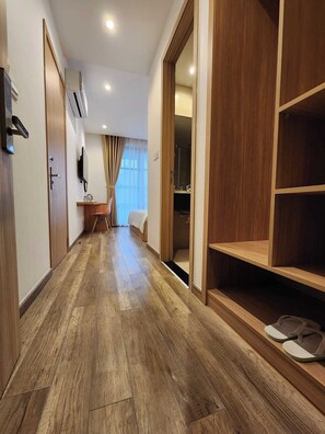 In-room safe, desk, laptop workspace, free WiFi