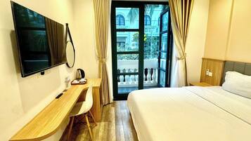 Standard Double Room Single Use, Balcony | In-room safe, desk, laptop workspace, free WiFi