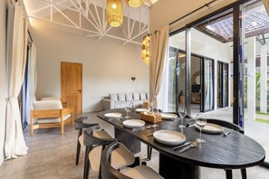 Villa Deluxe | Salle à manger