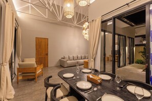 Villa Deluxe | Comedor