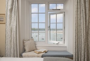 3 chambres, fer et planche à repasser, Wi-Fi, draps fournis