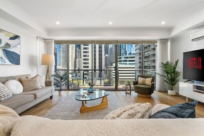 Smart TV, video games