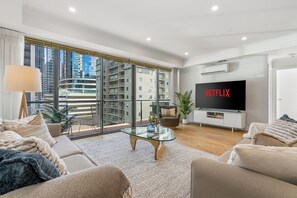 Smart TV, video games