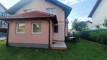 House, 4 Bedrooms, Balcony, Mountain View | Exterior