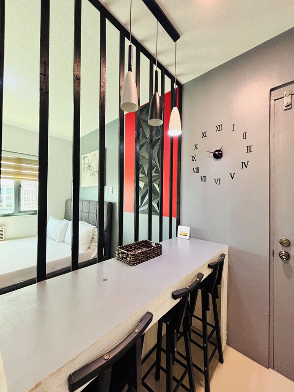 1 habitación, acceso a internet y ropa de cama