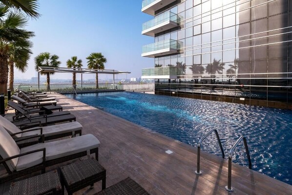 Outdoor pool - Carson Tower Damac Hills by Bespoke (Dubai)