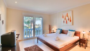 3 soverom, strykejern/-brett, wi-fi (inkludert) og sengetøy