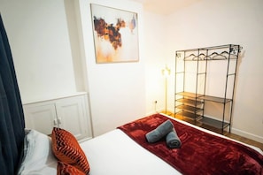 4 chambres, fer et planche à repasser, accès à Internet, literie fournie